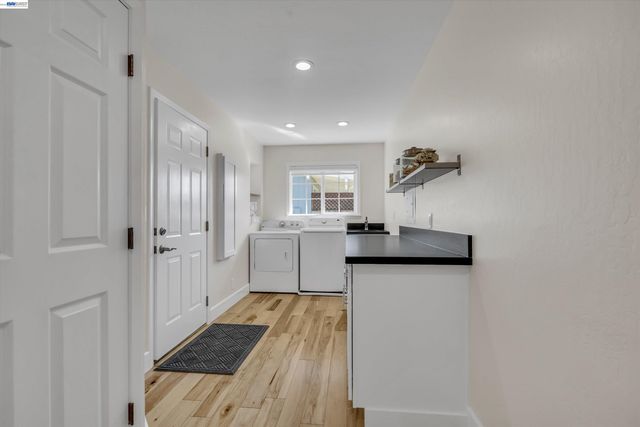 1450 Finley Rd, Pleasanton, CA 94588