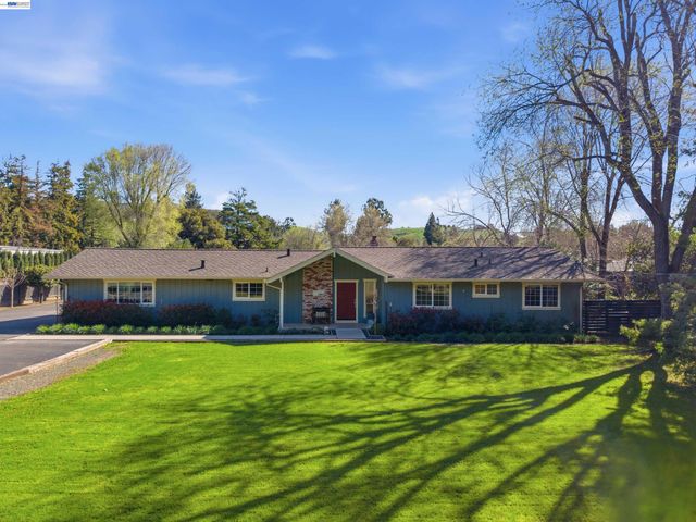 1450 Finley Rd, Pleasanton, CA 94588