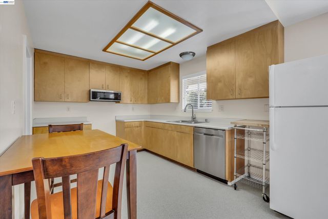 1450 Finley Rd, Pleasanton, CA 94588