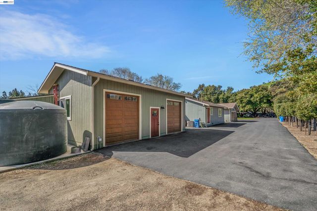 1450 Finley Rd, Pleasanton, CA 94588
