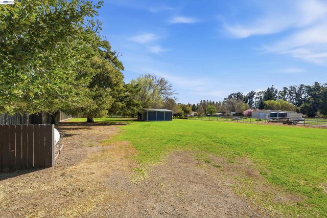 1450 Finley Rd, Pleasanton, CA 94588