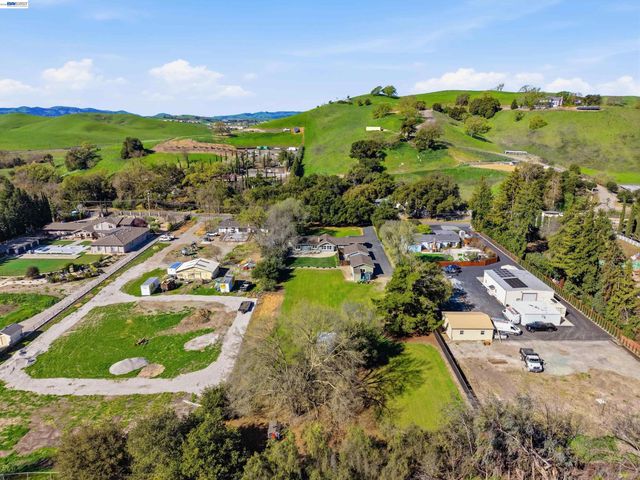 1450 Finley Rd, Pleasanton, CA 94588