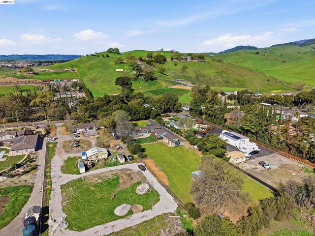1450 Finley Rd, Pleasanton, CA 94588