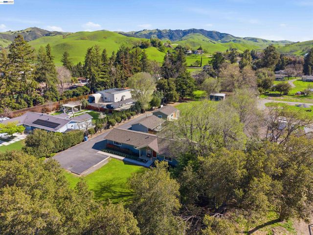 1450 Finley Rd, Pleasanton, CA 94588