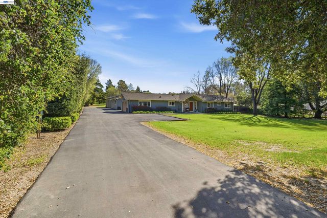1450 Finley Rd, Pleasanton, CA 94588