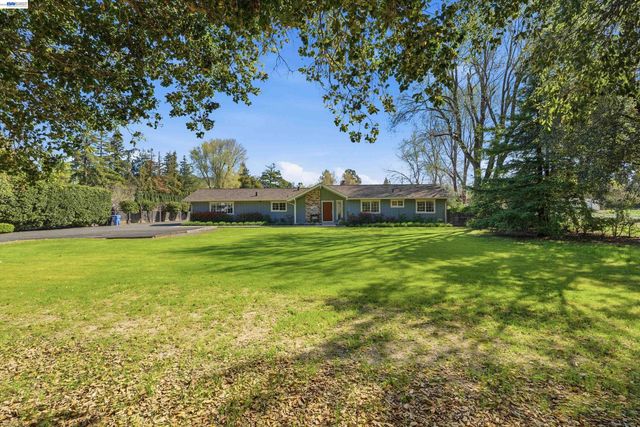 1450 Finley Rd, Pleasanton, CA 94588