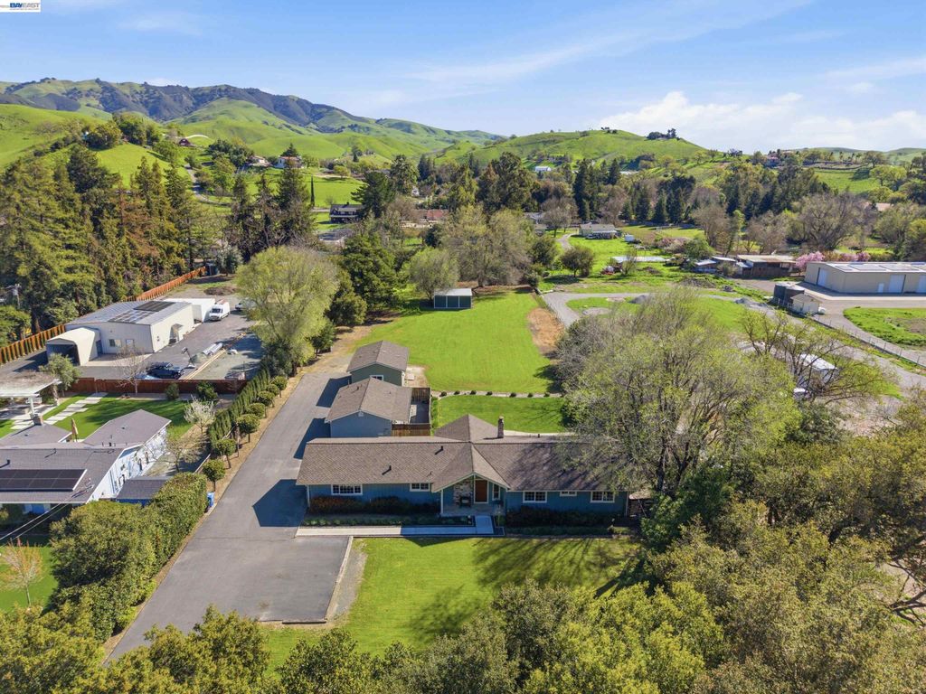 1450 Finley Rd, Pleasanton, CA 94588