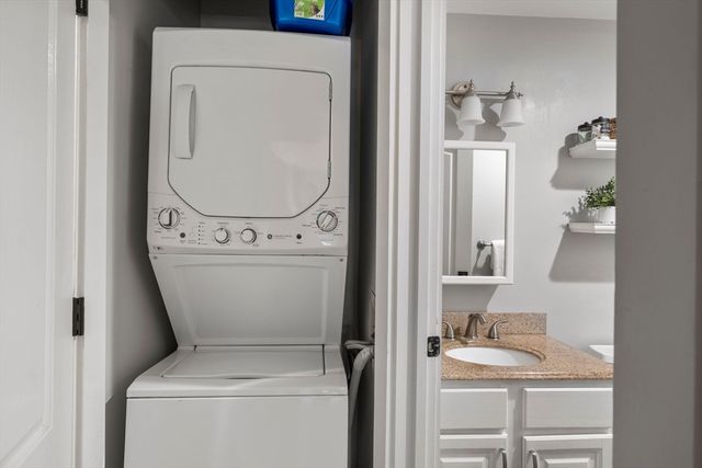160 Burkhall St 212, Weymouth, MA 02190