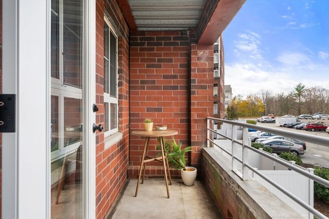 160 Burkhall St 212, Weymouth, MA 02190
