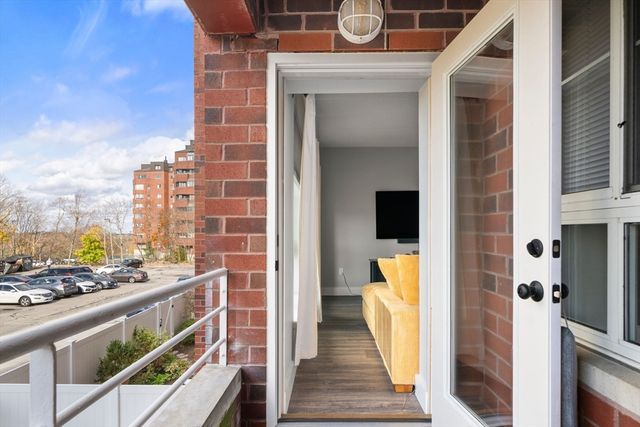 160 Burkhall St 212, Weymouth, MA 02190