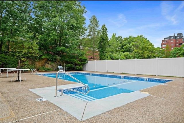 160 Burkhall St 212, Weymouth, MA 02190