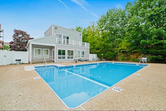 160 Burkhall St 212, Weymouth, MA 02190