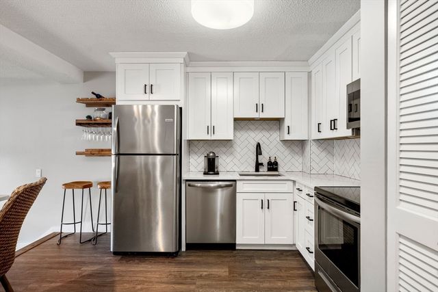 160 Burkhall St 212, Weymouth, MA 02190