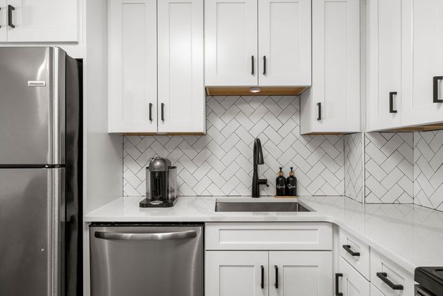 160 Burkhall St 212, Weymouth, MA 02190