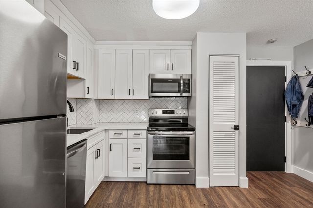 160 Burkhall St 212, Weymouth, MA 02190
