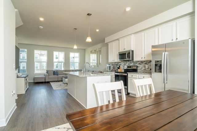 4512 FOUNTAINBRIDGE CT, Rockingham, VA 22801