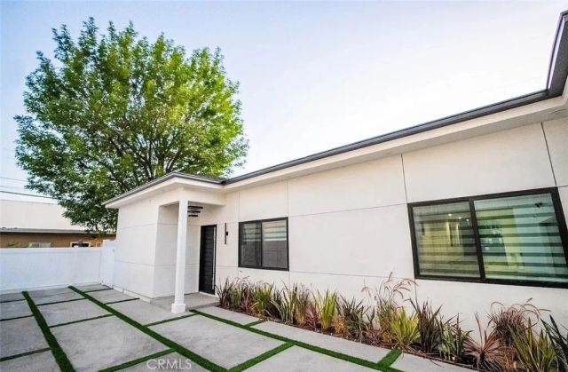 5627 Riverton Avenue, North Hollywood, CA 91601