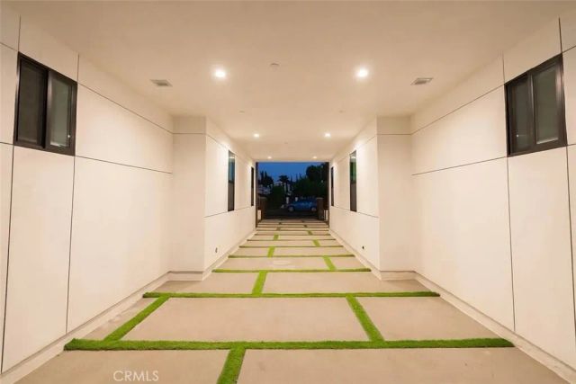 5627 Riverton Avenue, North Hollywood, CA 91601