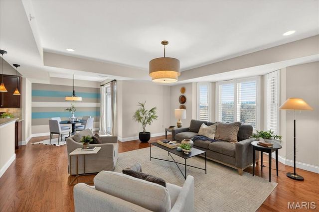 123 W Bodley Avenue 303, Kirkwood, MO 63122