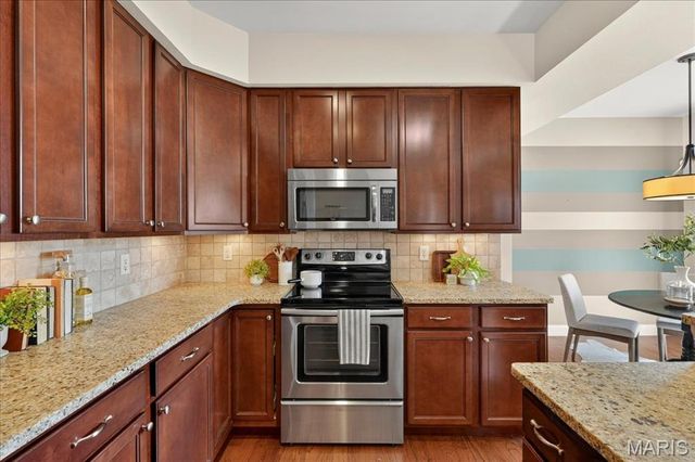 123 W Bodley Avenue 303, Kirkwood, MO 63122