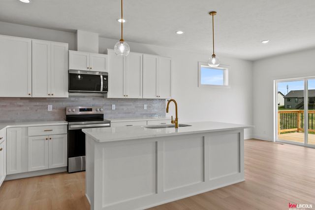 1001 W Santa Clara Street, Lincoln, NE 68523