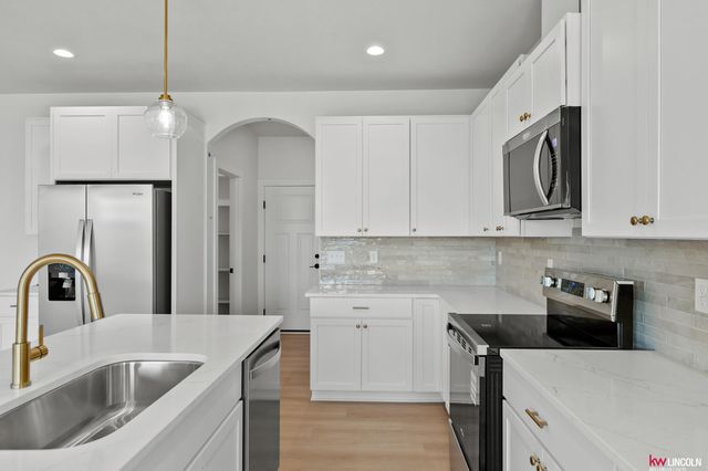 1001 W Santa Clara Street, Lincoln, NE 68523
