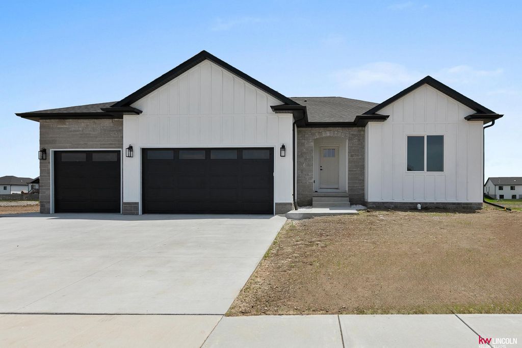 1001 W Santa Clara Street, Lincoln, NE 68523