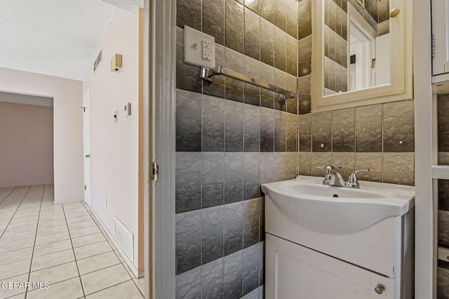 228 Caribe Circle, El Paso, TX 79927