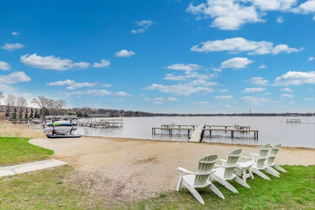 12 Golden Sunset Drive, Lake Zurich, IL 60047