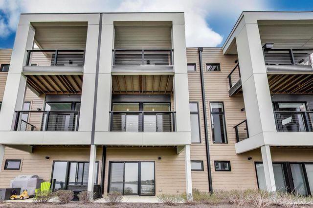 12 Golden Sunset Drive, Lake Zurich, IL 60047