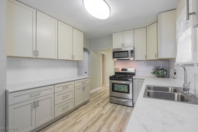 261 Oakwood Street, Elyria, OH 44035