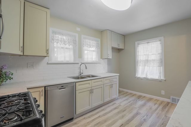 261 Oakwood Street, Elyria, OH 44035