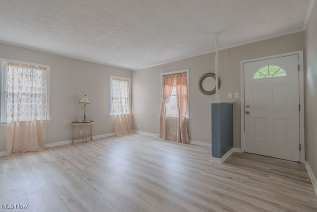 261 Oakwood Street, Elyria, OH 44035