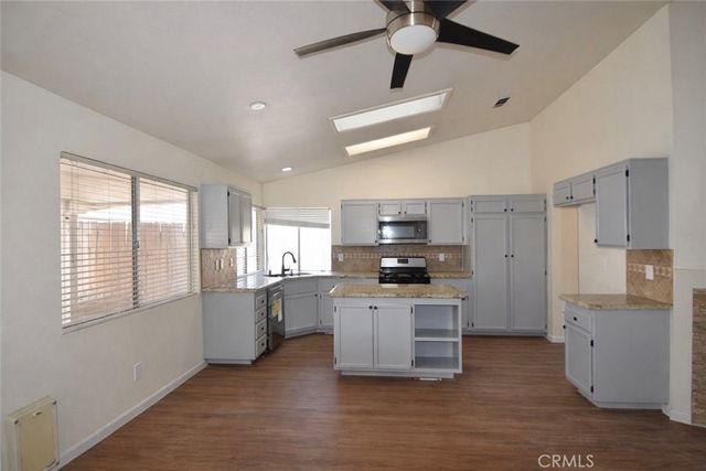 14129 La Mirada, Victorville, CA 92392