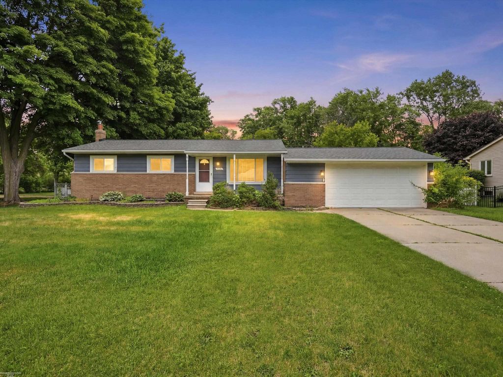 38450 Elmite Street, Harrison Twp, MI 48045