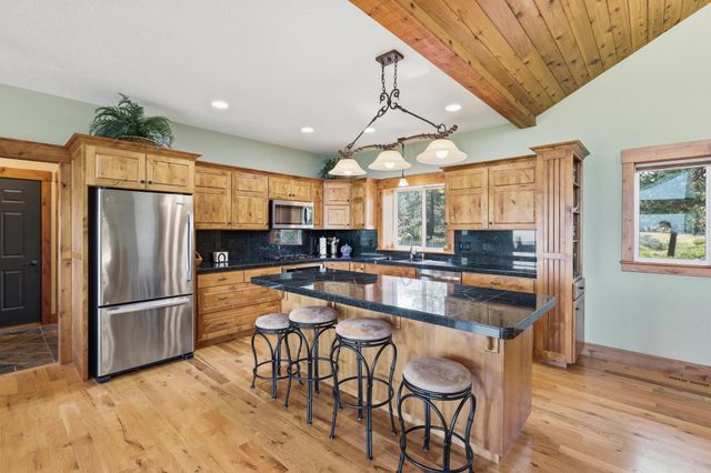 37404 N Hussle Rd, Deer Park, WA 99006