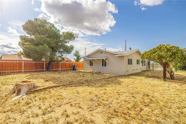 5256 W Avenue L, Lancaster, CA 93536