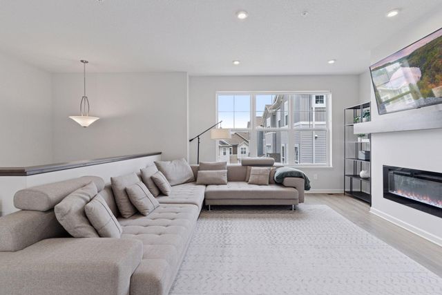 2315 Mckenney Way, North Saint Paul, MN 55109