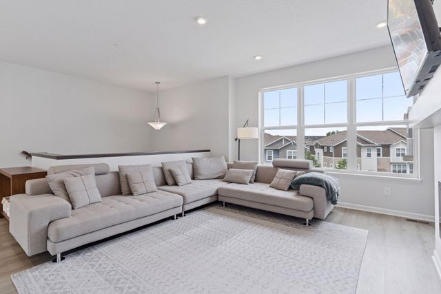 2315 Mckenney Way, North Saint Paul, MN 55109