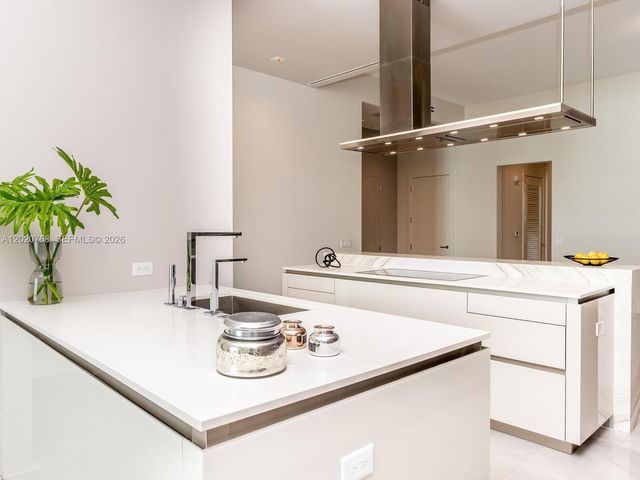 18501 E Collins 1503 1503, Sunny Isles Beach, FL 33160