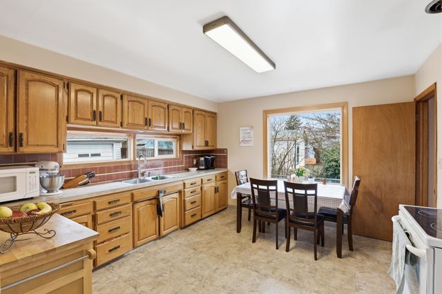 4907 N Stone St, Spokane, WA 99207