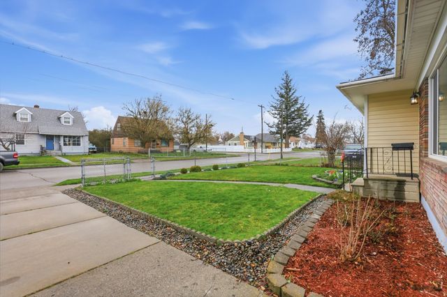 4907 N Stone St, Spokane, WA 99207