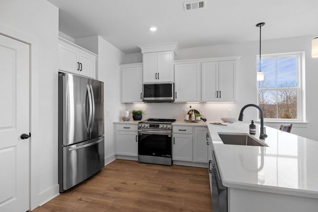 6052 Mill Tree Ct, Nashville, TN 37221