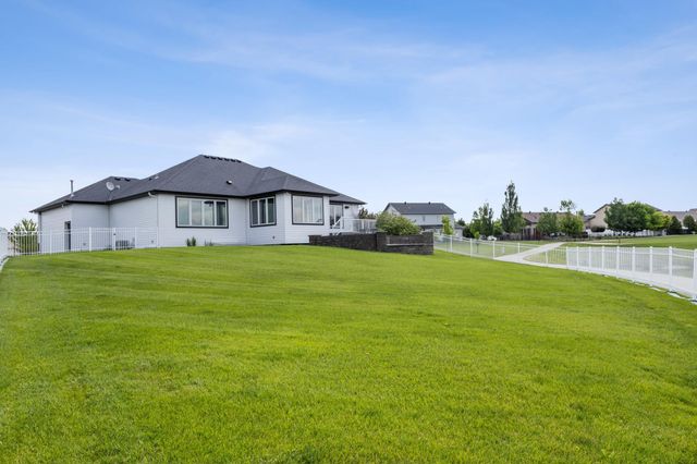 3004 6th Street E, West Fargo, ND 58078