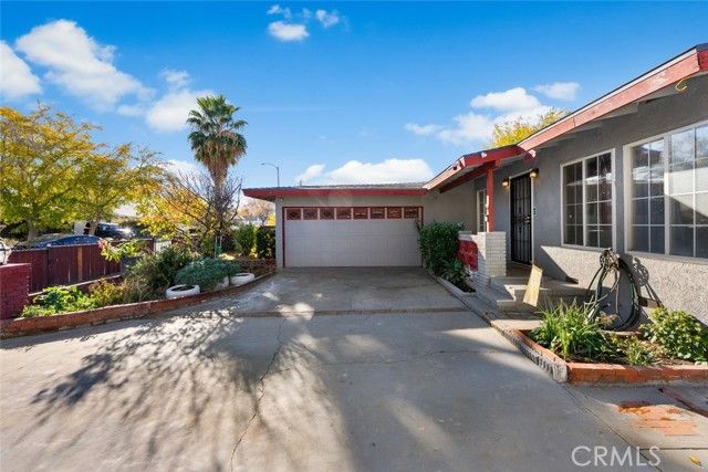 44221 4th Street, Lancaster, CA 93535