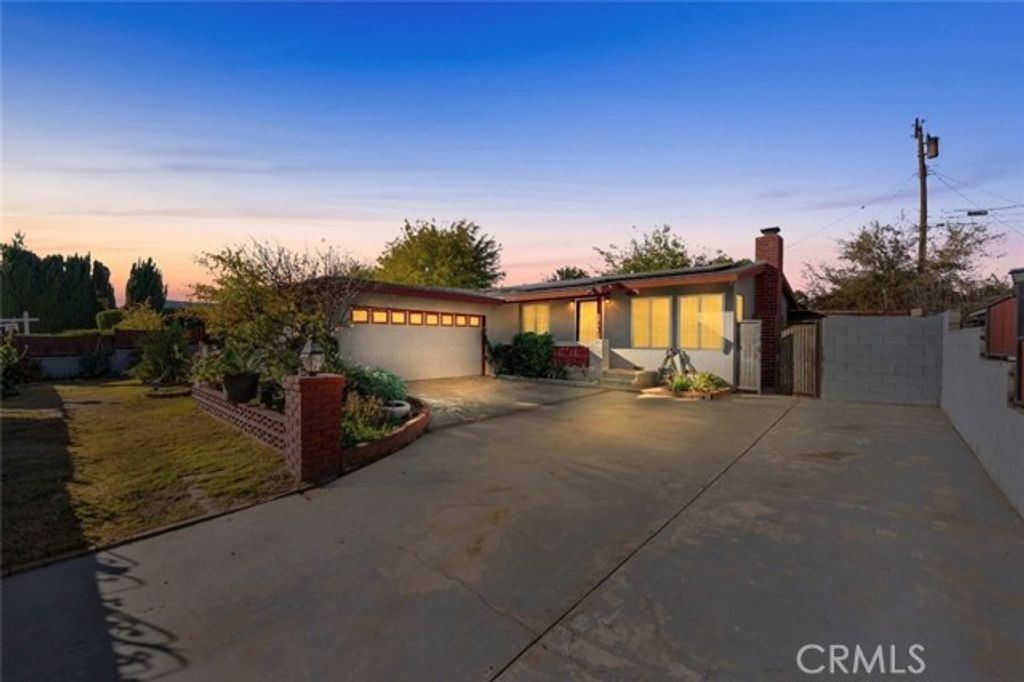 44221 4th Street, Lancaster, CA 93535