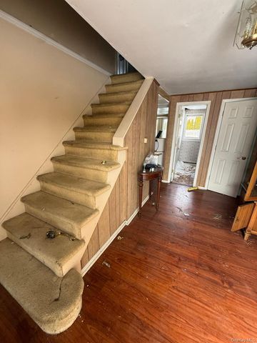 5 Bernice Court, Coram, NY 11727