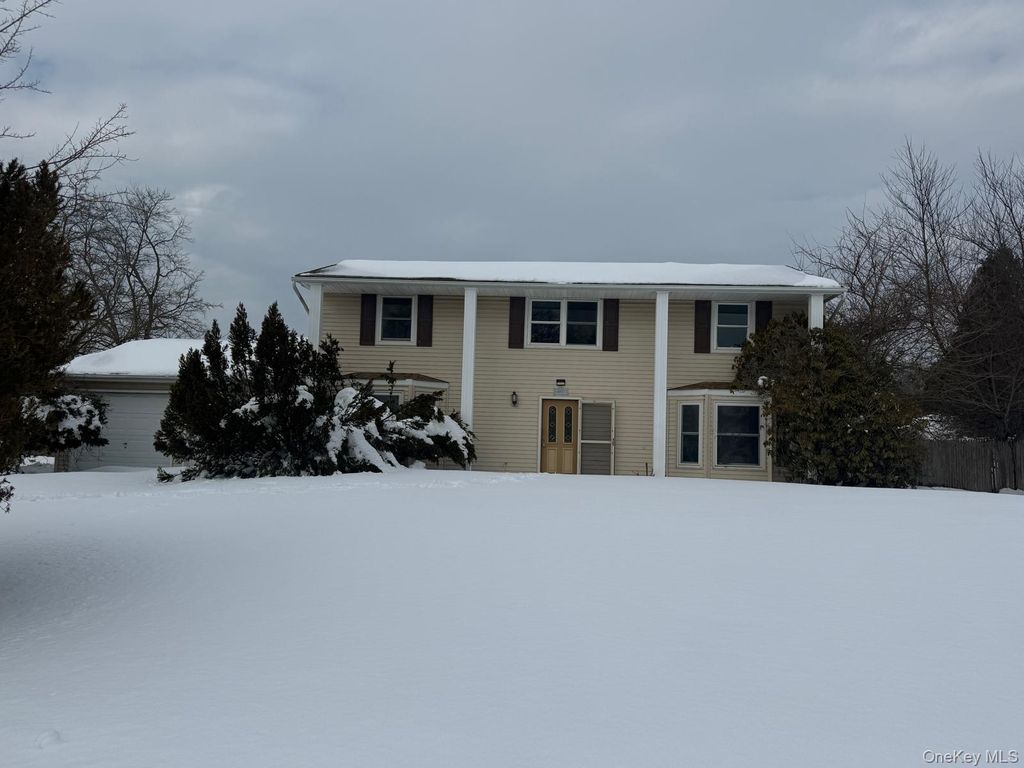 5 Bernice Court, Coram, NY 11727