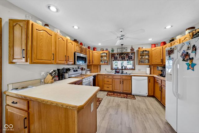 6702 E 96th Street, Fishers, IN 46038