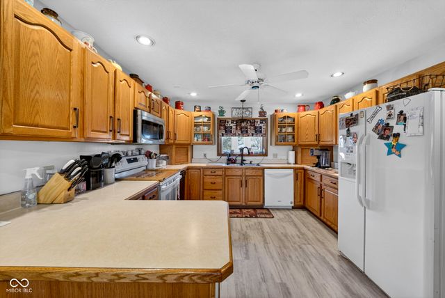 6702 E 96th Street, Fishers, IN 46038